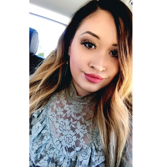 Meet your Posher, Liz - Picture 2 of 2